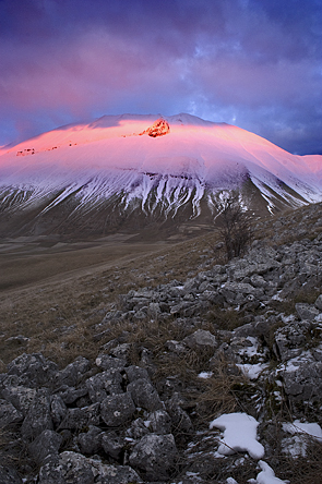 Landscape in castelluccio#1-Goodbye pink light